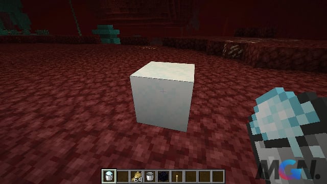 Khối Bột Tuyết không tan chảy ở Nether và có thể cứu người chơi