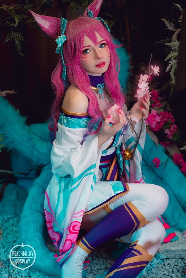 Nữ coser PeachMilky Cosplay Ahri Chiêu Hồn Thiên Hồ (2)