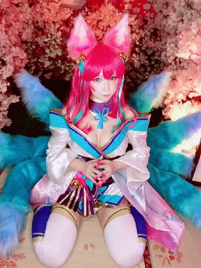 Nữ coser Hanari Cosplay Ahri Chiêu Hồn Thiên Hồ 