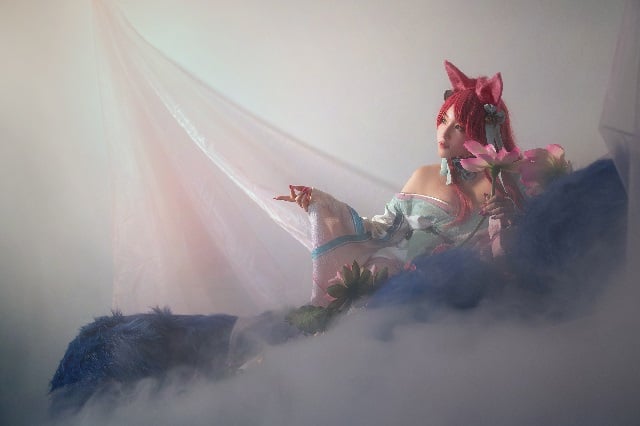 Nữ coser Meowkun Cosplay Ahri Chiêu Hồn Thiên Hồ (4)