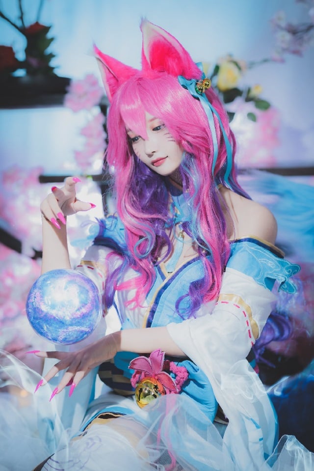 Nữ coser Min Cosplay Ahri Chiêu Hồn Thiên Hồ 