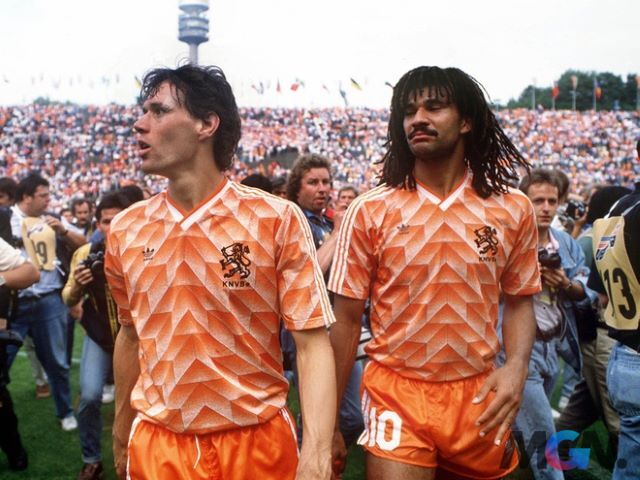 FIFA Online 4: So sánh hai mùa giải EBS và BTB của huyền thoại Marco van Basten