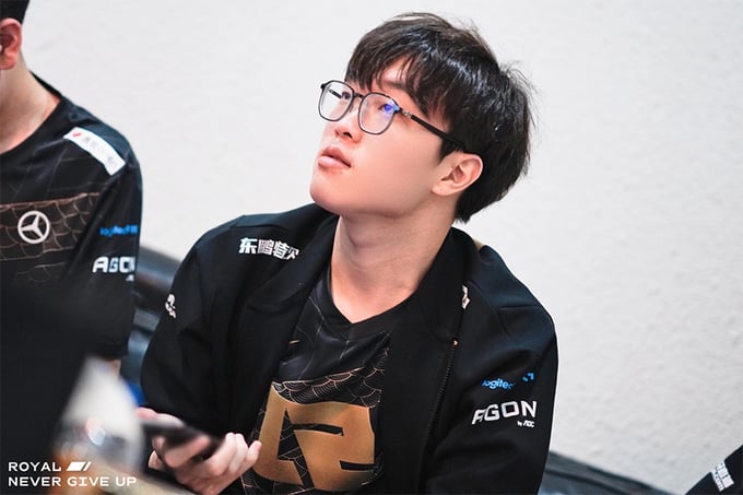 DoinB không quên nhắc tới tình trạng sẵn sàng rời đi của bộ ba Xiaohu, GALA và Wei do tương lai ở RNG không còn đảm bảo.