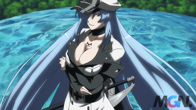 Esdeath là một phụ nữ cao, xinh đẹp và mảnh mai với mái tóc dài, màu xanh nhạt và đôi mắt xanh.