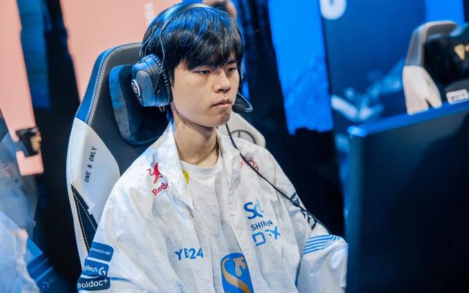 Kể từ khi Deft bị chấn thương lưng dưới nghiêm trọng cách đây hai năm, nhiều người tin rằng tuyển thủ đi AD 26 tuổi này đã kết thúc sự nghiệp của mình.