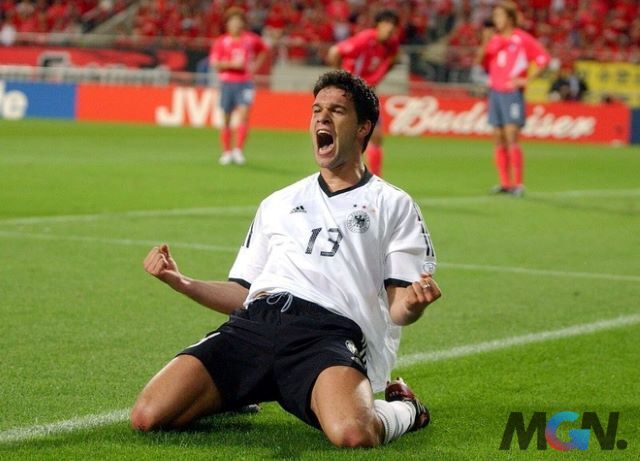 FIFA Online 4: So sánh hai mùa thẻ ICON và BWC của tiền vệ quốc dân Micheal Ballack