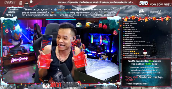 Độ Mixi khoe 2 chiếc cúp được YouTube và METUB Network gửi tặng
