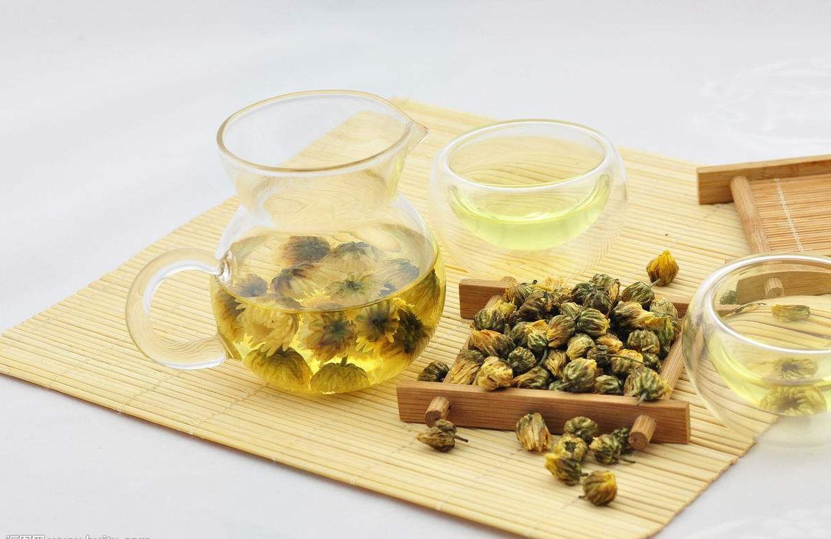 Khám phá sức mạnh chữa lành của trà hoa cúc: Từ thư giãn đến chống lão hóa