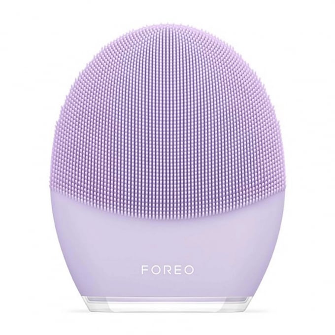 Foreo Luna 3 với thiết kế màu tím dành cho da nhạy cảm