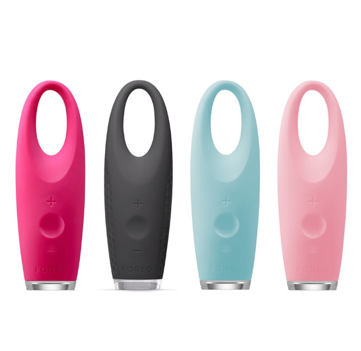 Máy chăm sóc da FOREO IRIS giúp đánh tan những vết lão hóa “kém duyên” ở mắt
