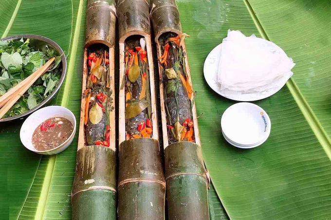 Nếu là bát mắm me thì người ta sẽ lựa chọn những trái me non đem đi nướng chín, bóc vỏ bỏ hột sau đó hòa chung với bát nước mắm, thêm chút tỏi, ớt, đường cho sền sệt vừa ăn. Ảnh minh họa