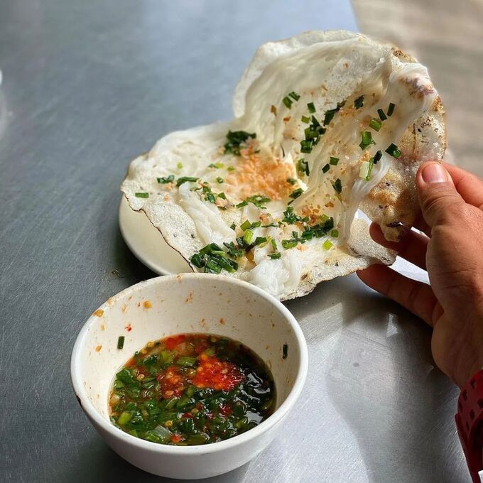 banh-dap-nha-trang - mon-banh-la-cua-thanh-pho-bien-an-mot-lan-la-nho-mai-1
