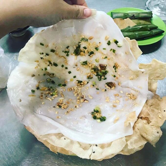 banh-dap-nha-trang - mon-banh-la-cua-thanh-pho-bien-an-mot-lan-la-nho-mai-2