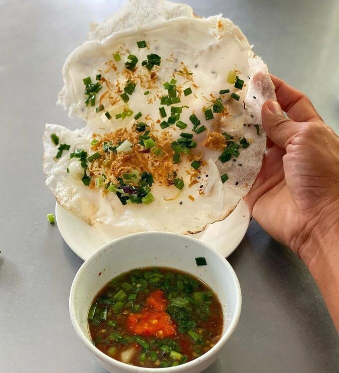 banh-dap-nha-trang - mon-banh-la-cua-thanh-pho-bien-an-mot-lan-la-nho-mai-6