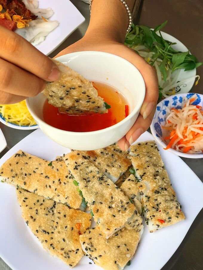 banh-dap-nha-trang - mon-banh-la-cua-thanh-pho-bien-an-mot-lan-la-nho-mai-8