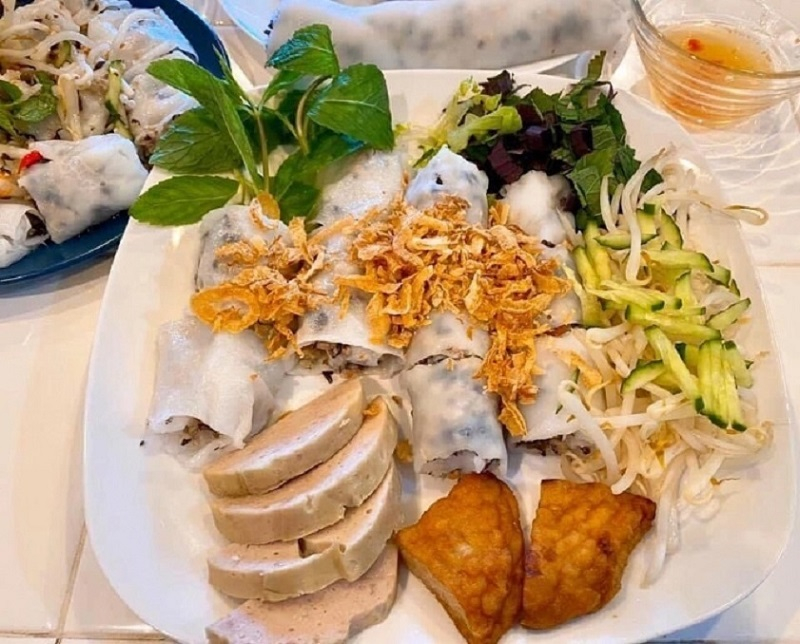 Nếu đến Nha Trang để du lịch, bạn không chỉ được đắm chìm trong không gian vô cùng nên thơ của thành phố biển xinh đẹp mà còn được thưởng thức rất nhiều món ăn ngon. Ảnh sưu tầm