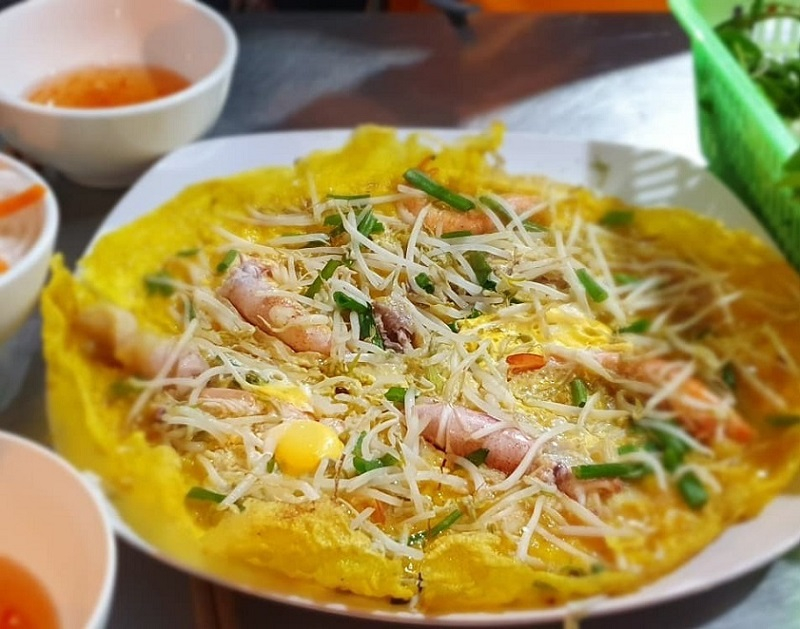 Món bánh xèo hải sản rất nổi tiếng ở Nha Trang. Ảnh sưu tầm