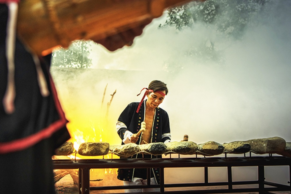 Khánh Hòa cũng tổ chức tập huấn về phương pháp bảo tồn, kỹ năng biểu diễn đàn đá cho các nhạc công người Raglai ở địa phương. Ảnh sưu tầm