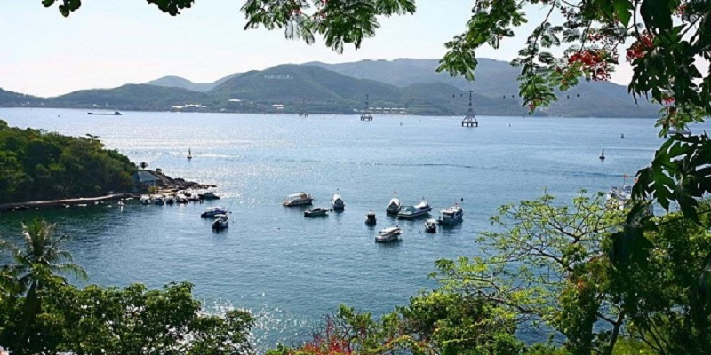 Khung cảnh nhìn ra biển từ Lầu Bảo Đại. Ảnh sưu tầm