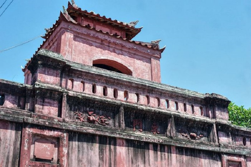Thành cổ Diên Khánh cách thành phố Nha Trang khoảng chừng 10km về phía Nam, địa phận khóm Đông Môn, thị trấn Diên Khánh. Ảnh sưu tầm
