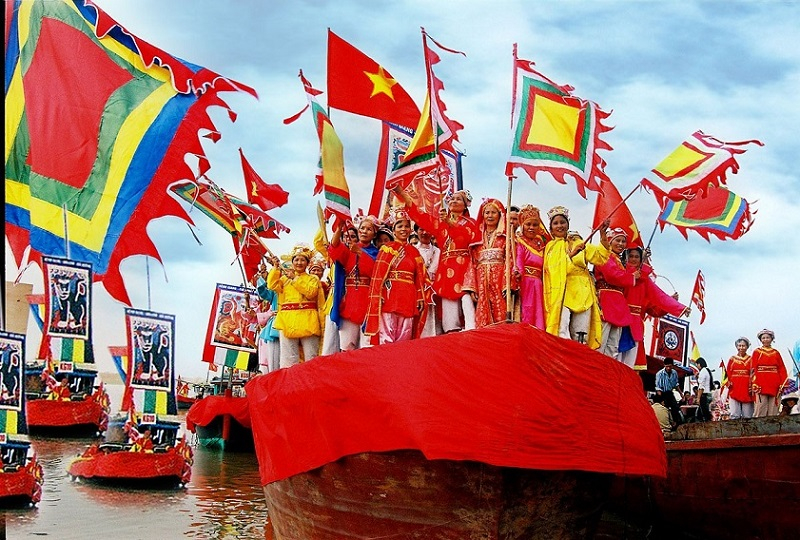 Lễ hội Cầu Ngư sẽ được diễn ra ở Chùa Ông - TP. Nha Trang vào mùa đánh bắt hằng năm trong 3 ngày 3 đêm, thường là vào tháng 2 hoặc là tháng 3 âm lịch. Ảnh sưu tầm