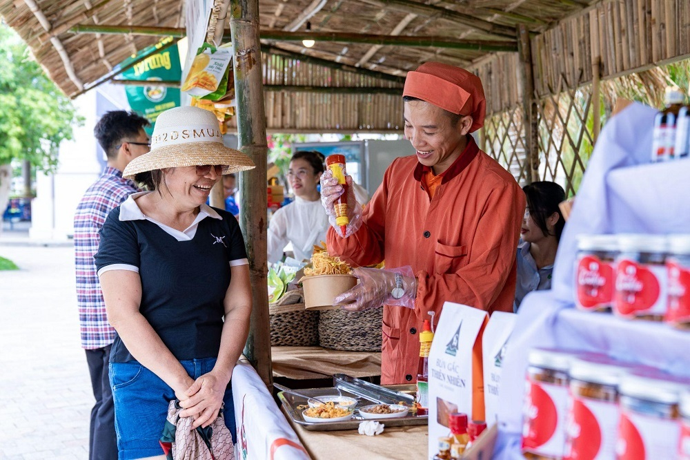 Tất cả các gian hàng tham gia hội chợ đều được đầu tư công phu từ diện mạo cho đến các mặt hàng quảng bá. Ảnh sưu tầm