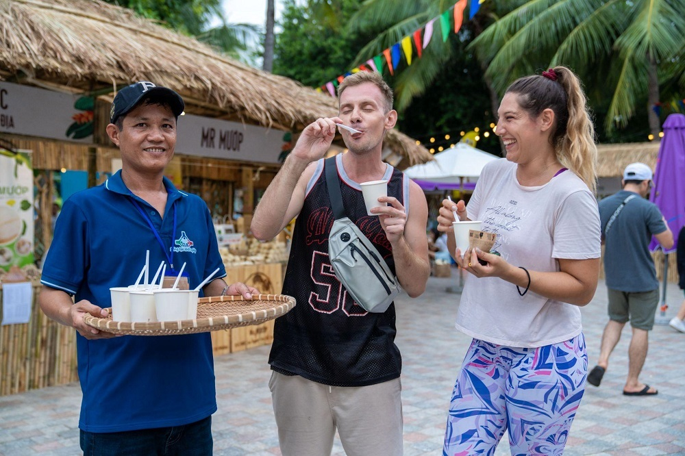 Có thể thấy, hành trình trải nghiệm của du khách sẽ ngập tràn cảm xúc với không khí hội hè cùng những mini show được thiết kế riêng theo chủ đề lễ hội. Ảnh sưu tầm