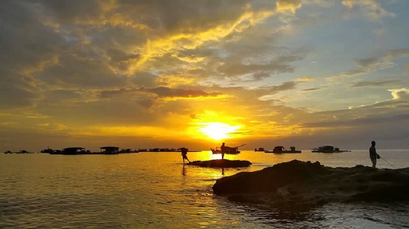 Không giống với thành phố Nha Trang nhộn nhịp và vội vã, Vạn Giã chính là thị trấn nhỏ nằm ven biển của tỉnh Khánh Hòa. Ảnh sưu tầm