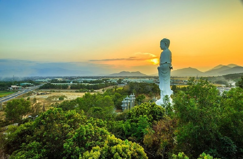 Đường đi lên Chùa Tòng Lâm Lô Sơn khá là đơn giản, dễ tìm và sẽ có hai lựa chọn dành cho bạn. Ảnh sưu tầm