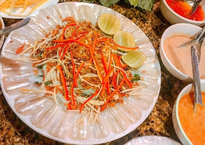 Món gỏi cá mai được thực khách vô cùng yêu thích khi đi du lịch ở Nha Trang. Ảnh sưu tầm