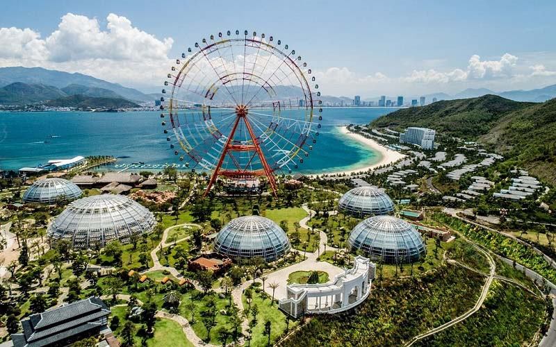 Để có thể đến Vinpearl Nha Trang, bạn có thể đi cáp treo được xây dựng theo kiến trúc của tháp Eiffel độc đáo. Ảnh sưu tầm