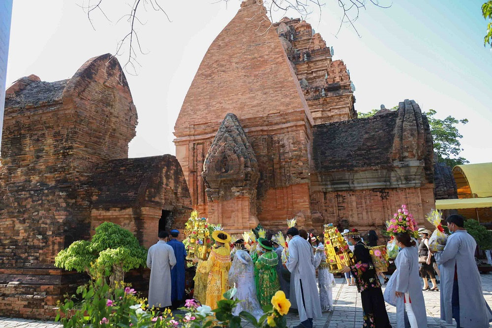 toi-nha-trang-dung-quen-le-hoi-thap-ba-ponagar--tim-ve-su-doc-dao-cua-van-hoa-tin-nguong-5
