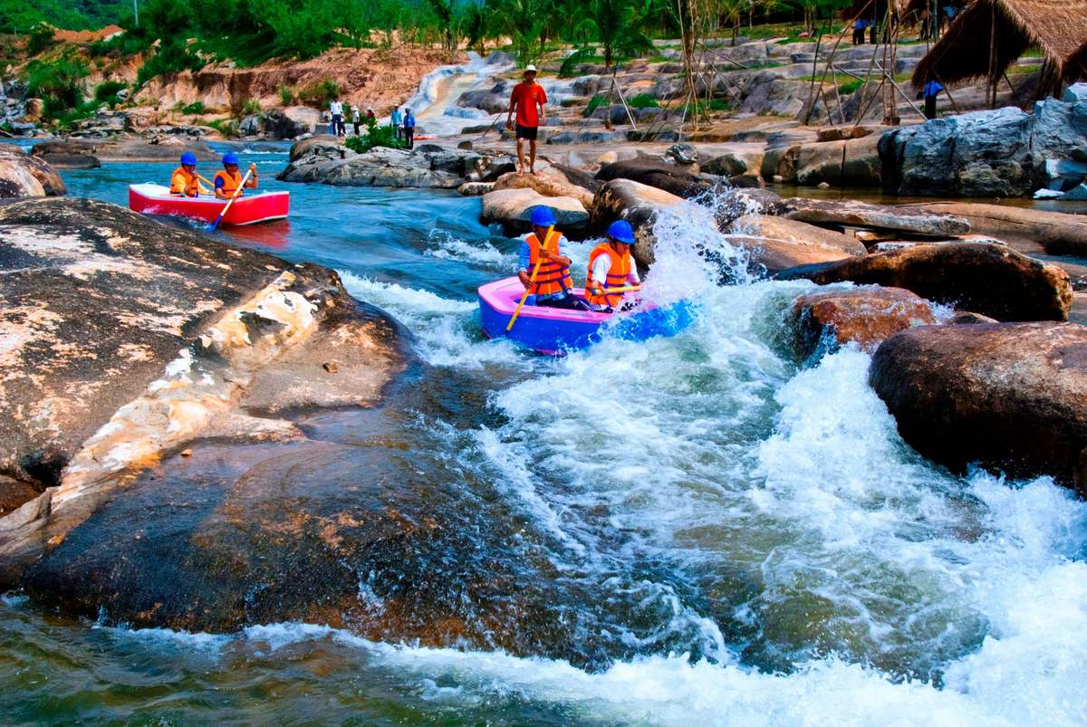 Những khu thác ở Waterland Thạch Lâm đều được đảm bảo một cách an toàn, thử thách ở mức vừa phải và luôn luôn có đội ngũ nhân viên theo sát quá trình chơi để có thể hỗ trợ nếu như có sự số. Ảnh sưu tầm