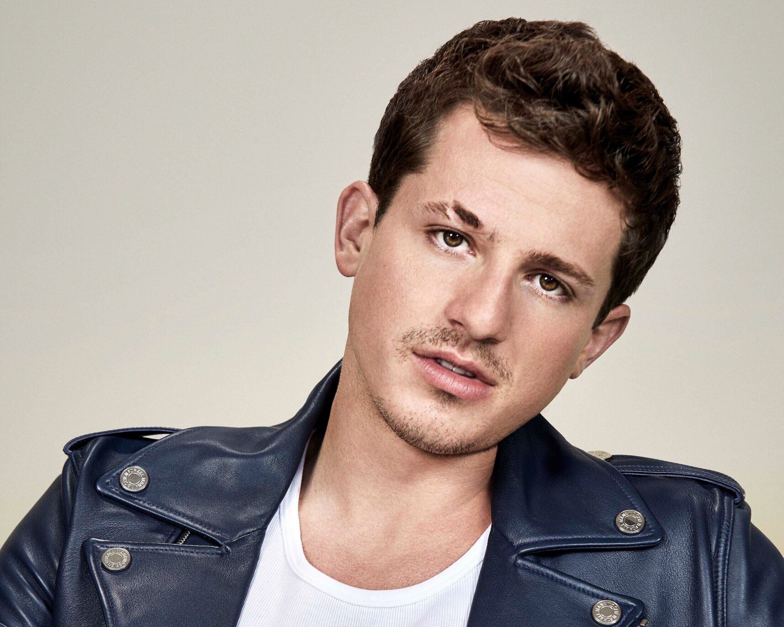Ghi nhận, Charlie Puth sẽ có hơn 75 phút trình diễn ở sân khấu đại dương vô cực 8Wonder. Và cùng xuất hiện với hitmaker hàng đầu thế giới sẽ là dàn sao nổi tiếng bậc nhất của Việt Nam như Hà Anh Tuấn, Hồ Ngọc Hà, Mono,... Ảnh sưu tầm