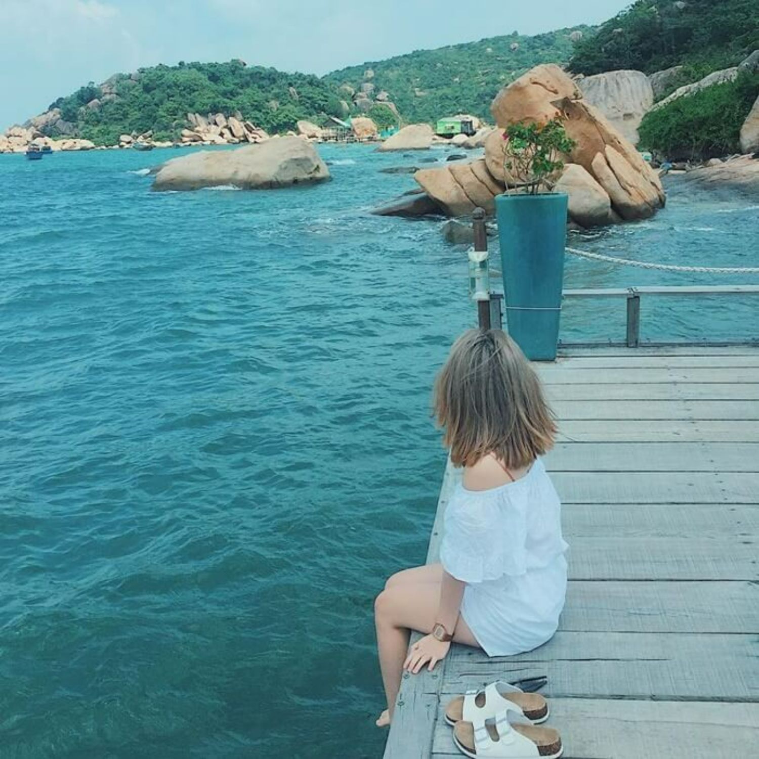 Nếu có cơ hội du lịch Nha Trang, mọi người hãy tranh thủ làm ngay một bô ảnh thanh xuân bên các cây cầu gỗ trứ danh tại nơi đây. Ảnh: Sưu tầm