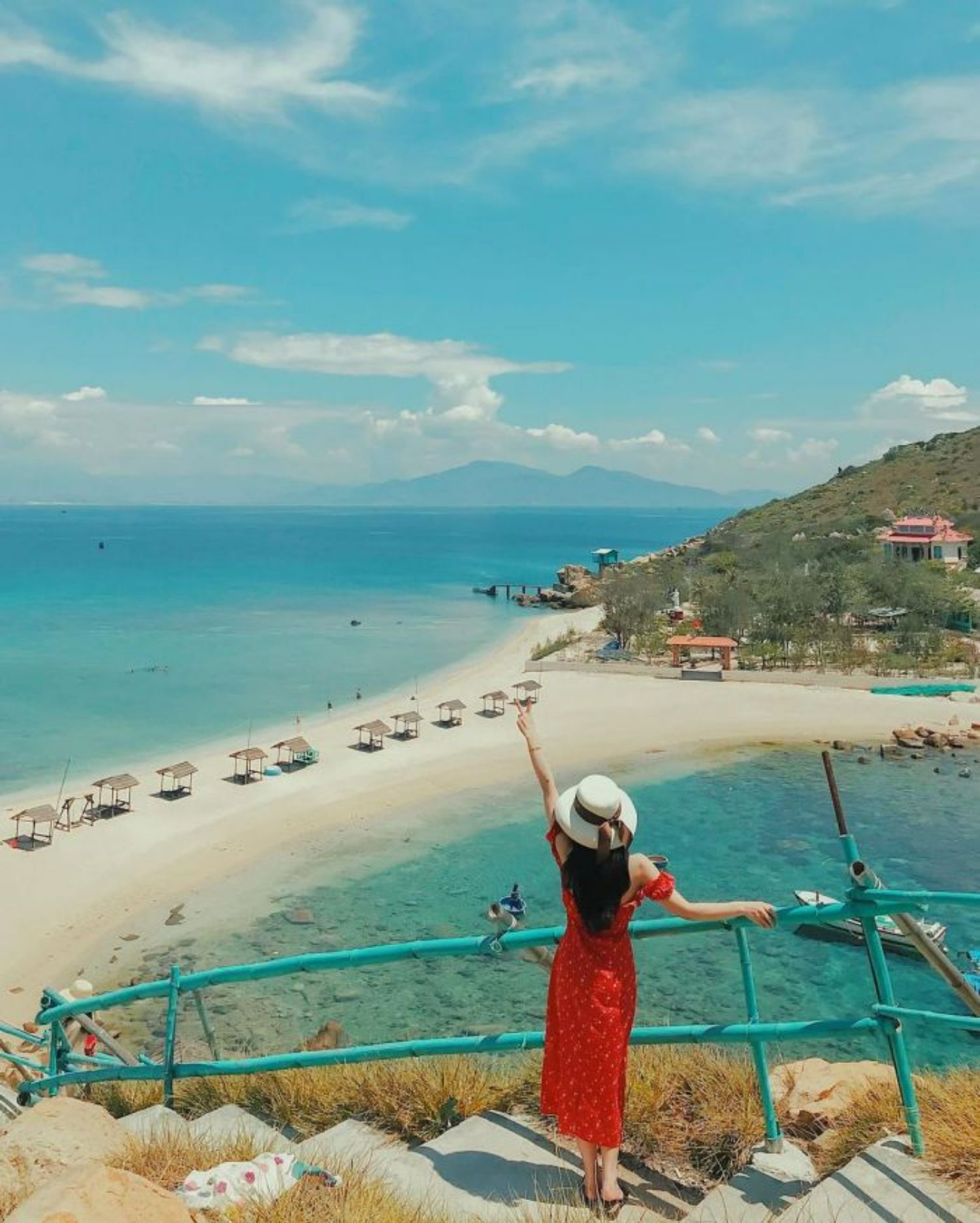 Khi check in tại đỉnh Hạ Du, du khách sẽ được ngắm trọn view biển nơi đây. Ảnh:@trangtorres