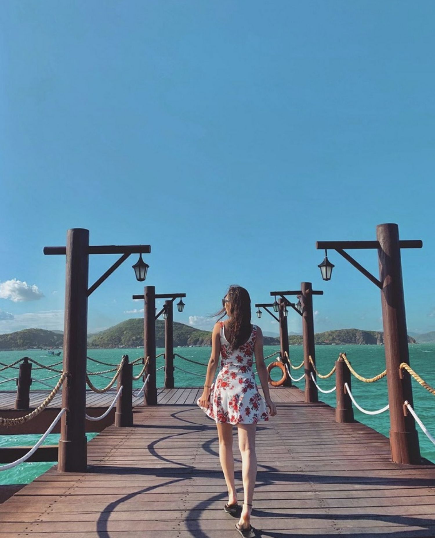 Nếu nhắc về những cây cầu gỗ trên biển tại Nha Trang, chắc chắn không thể bỏ qua cầu gỗ Hòn Tằm. Ảnh: Sưu tầm