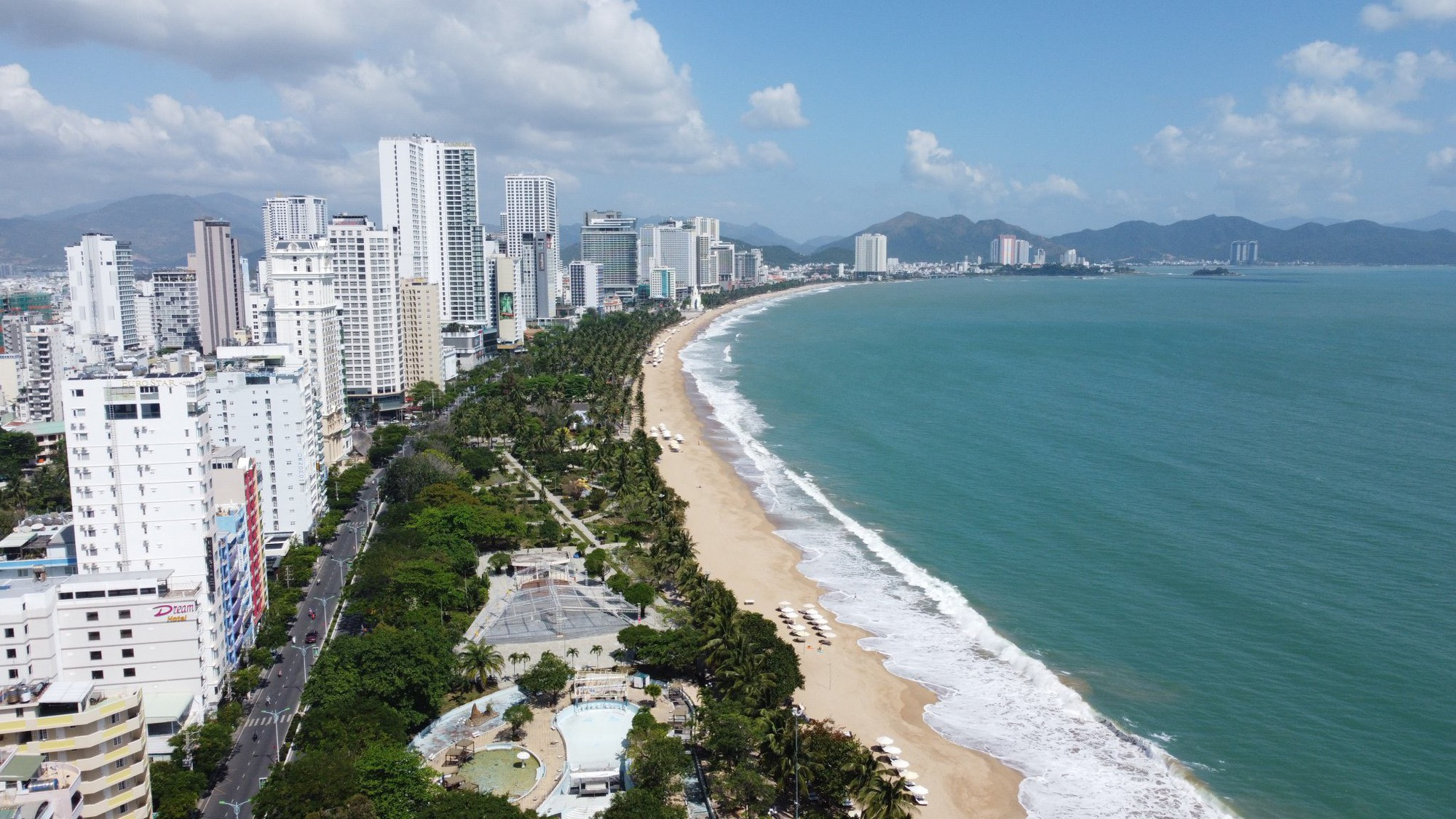 Nha Trang đang sở hữu số lượng phòng khách sạn rất lớn, đáp ứng nhu cầu của du khách
