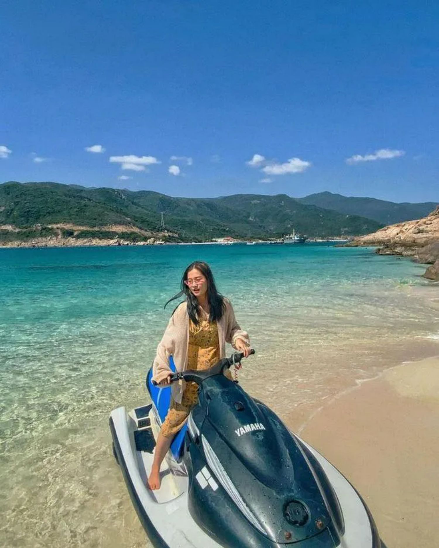 Jetski không chỉ là phương tiện di chuyển trên biển mà còn là trò chơi cảm giác mạnh có mặt tại hầu hết các bãi biển tại Nha Trang. Ảnh: Sưu tầm