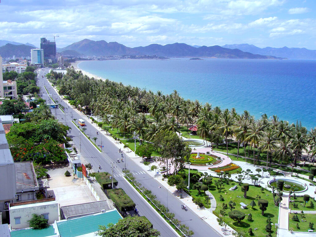 Trần Phú được xem là một trong những tuyến đường sầm uất nhất của Nha Trang