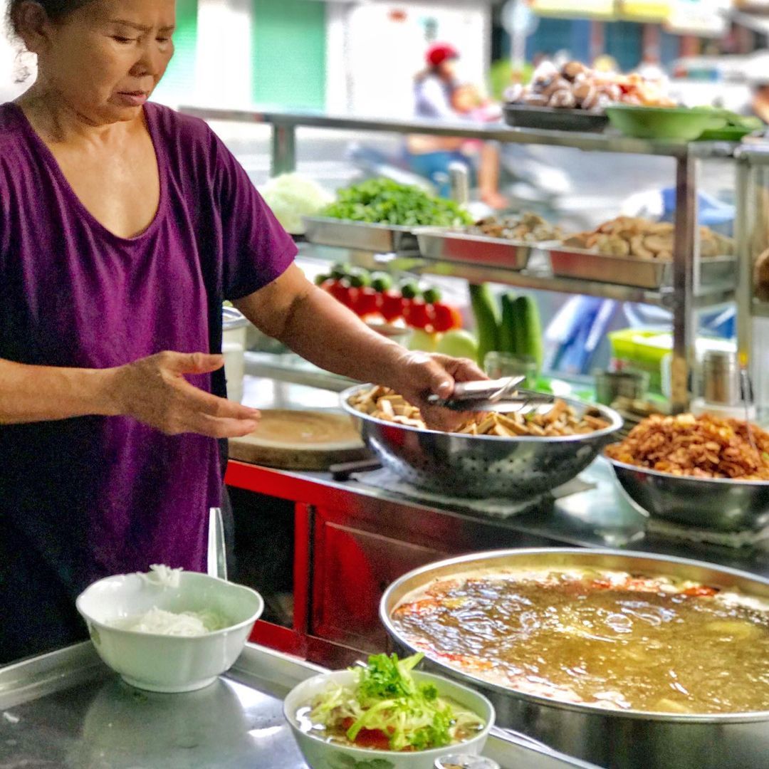 Nhiều quán ở Nha Trang hiện nay còn cho thêm chả cá vào để tăng hương vị