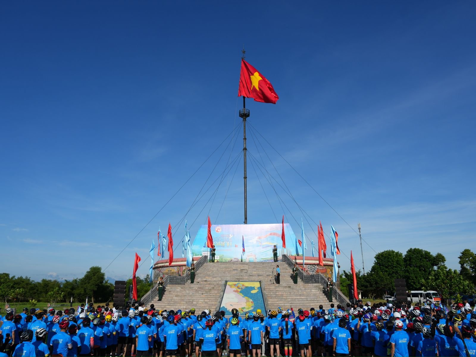lai xe vi hoa binh