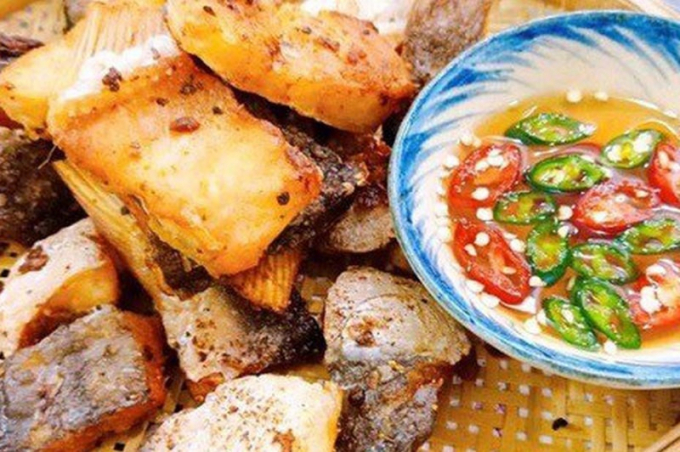 Khô cá dứa chiên chấm mắm me