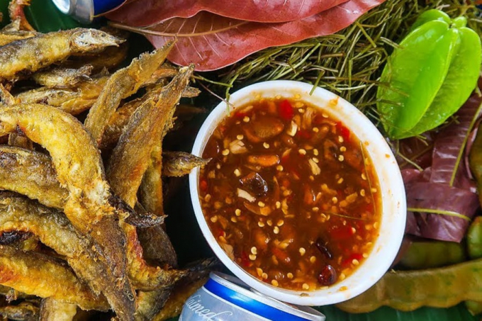 Khô cá dứa chấm mắm me sẽ mang đến cho bạn một bữa ăn vừa ngon vừa dinh dưỡng
