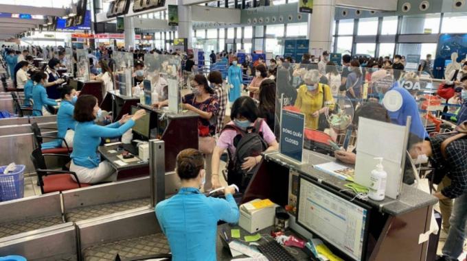 Do ảnh hưởng của dịch Covid-19 nên việc mua vé máy bay Tết Nguyên đán Nhâm Dần 2022 được dự báo sẽ gặp nhiều khó khăn.