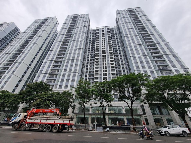 HoREA đề nghị bỏ quy định chủ đầu tư dự án phải thực hiện bán, chuyển nhượng, cho thuê mua, cho thuê BĐS thông qua sàn giao dịch BĐS do lo ngại sẽ kéo chi phí, làm tăng thêm giá bán nhà.