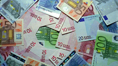 Tỷ giá USD, Euro ngày 19/11: USD treo cao.