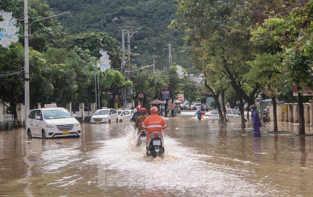 Khu vực phường Ghềnh Ráng bị ngập vào sáng 14/11. Ảnh: Trương Định