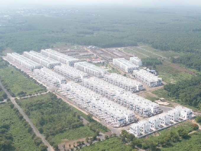 Khoảng 500 căn nhà tại dự án khu dân cư Tân Thịnh mà công ty LDG xây dựng tại huyện Trảng Bom khi chưa đủ điều kiện để được xây. Ảnh: VH.