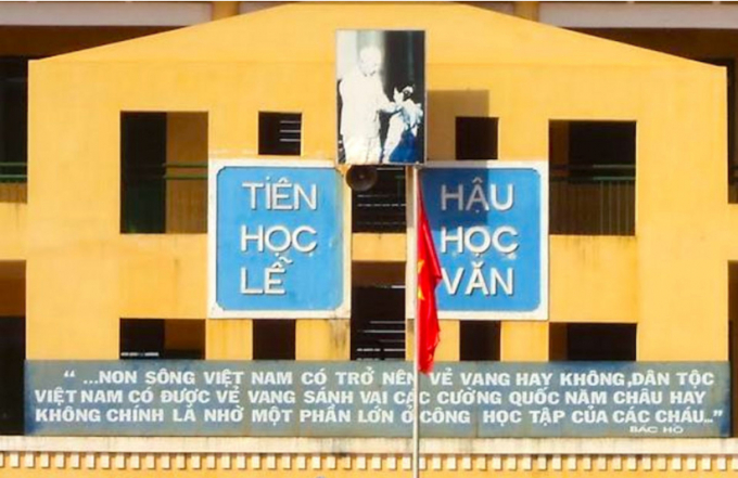 GS.TSKH Trần Ngọc Thêm, Đại học Khoa học Xã hội và Nhân văn (Đại học Quốc gia TP.HCM) đề xuất chấm dứt sử dụng khẩu hiệu